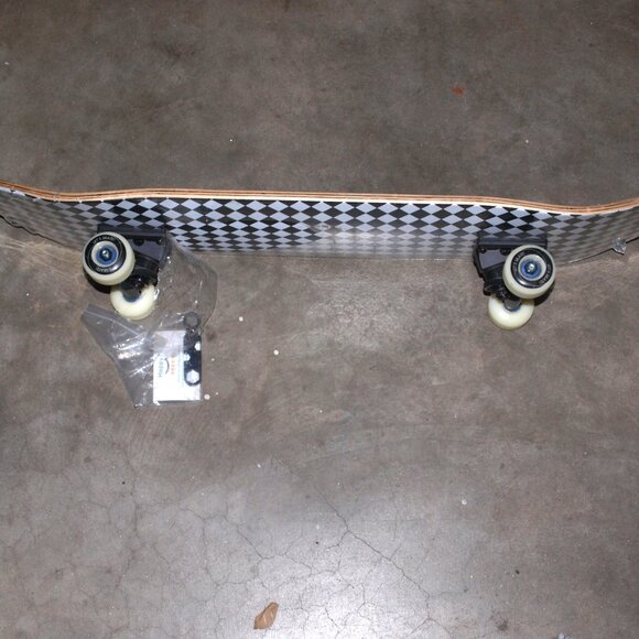 Ryvorbe Skateboards for Beginners - Picture 3 of 5